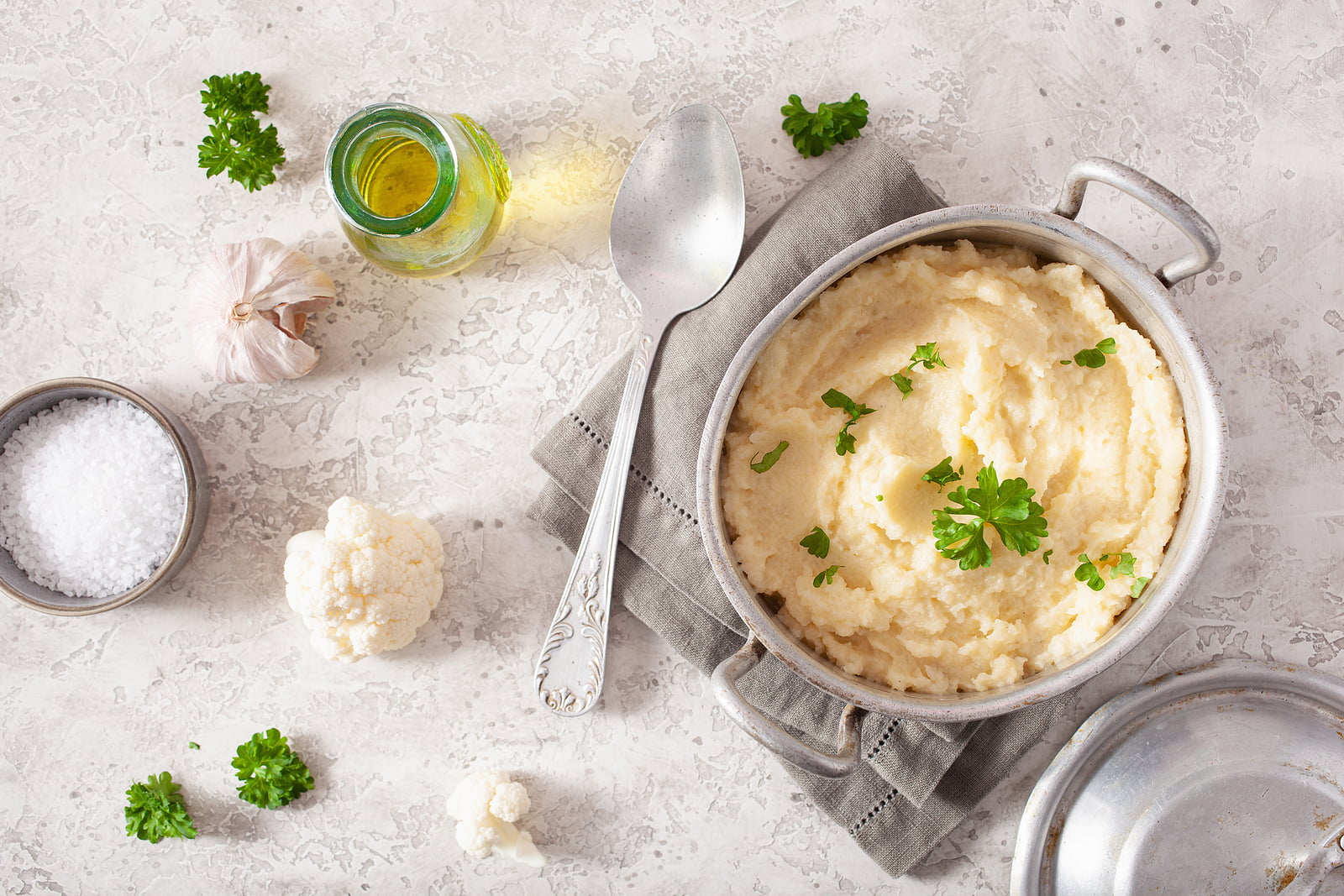 [RECIPE] Swap these garlic cauliflower mashed potatoes for starchy veggies